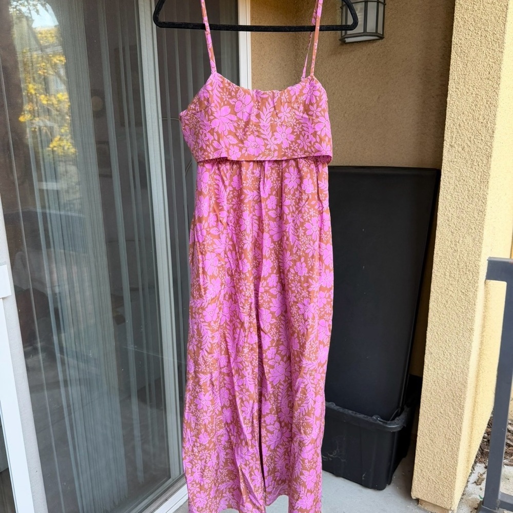 XiRENA Floral Top in Brown and Pink